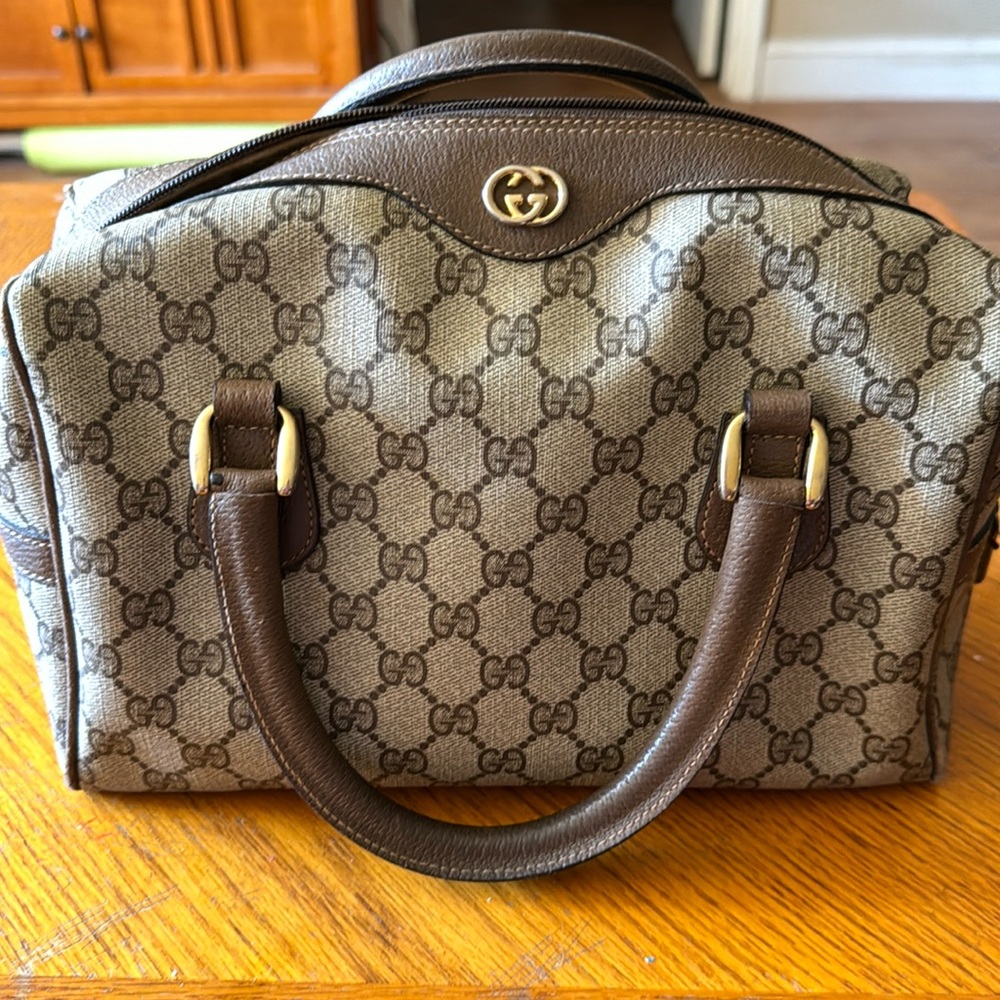 Genuine Gucci purse.  Used 3 times